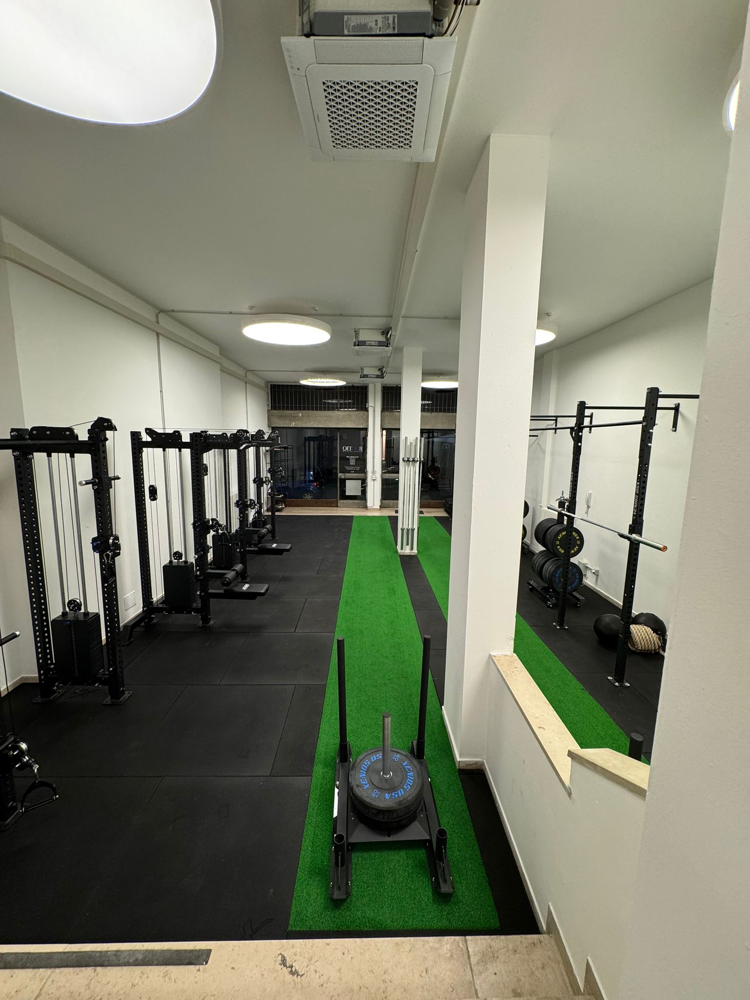 Boutiq Passeroni — panoramica studio con sled track